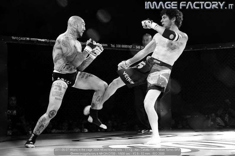 2011-05-07 Milano in the cage 3504 Mixed Martial Arts - 77 Kg - Alex Celotto ITA - Rafael Torres BRA.jpg
